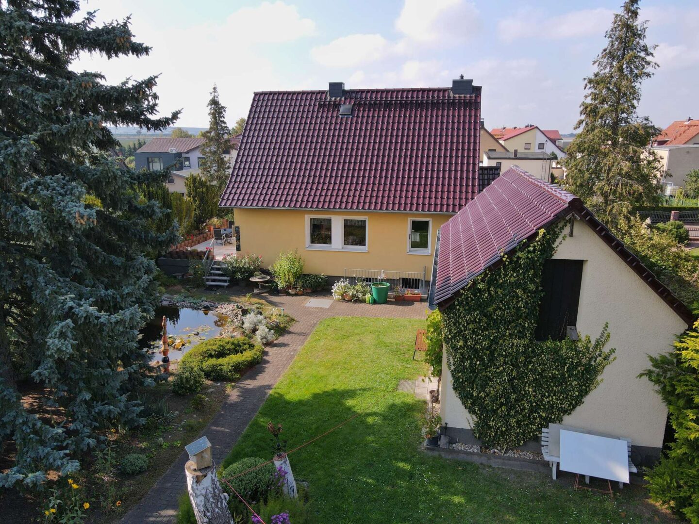 Haus und Garage
